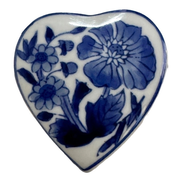 Heart Box Blue White Enameled Jewelry Box Floral Hand-painted Porcelain Lid Box - Picture 2 of 7